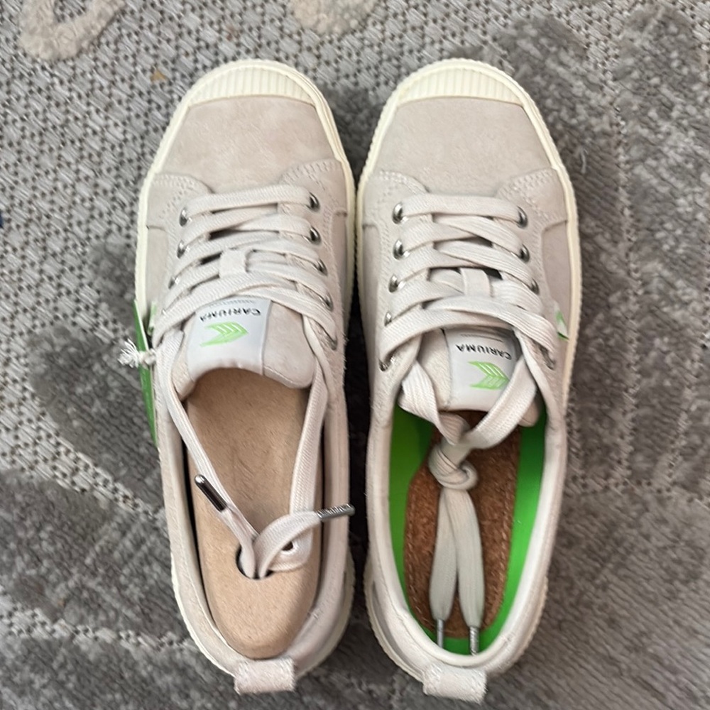 Cariuma OCA Liw Vintage White Suede Sneakers